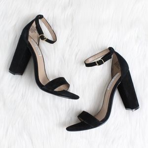 STEVE MADDEN Carrson Sandal in Black Seude